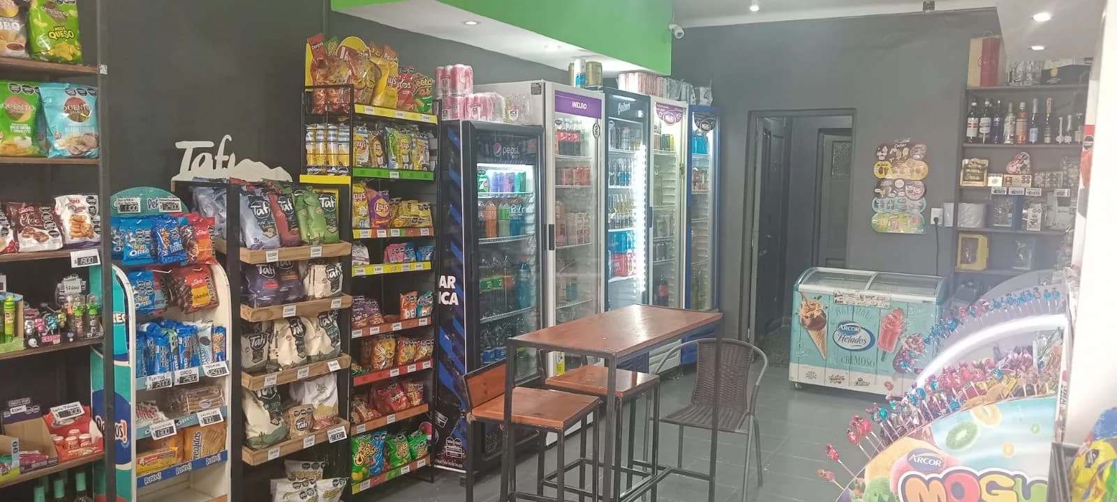 Open Plaza Drugstore — foto 2