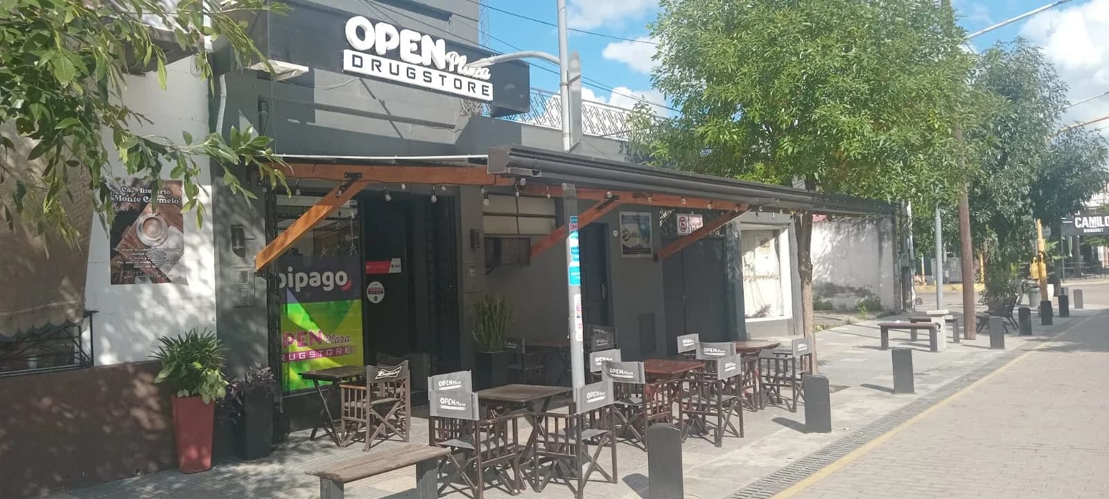 Open Plaza Drugstore — foto 4